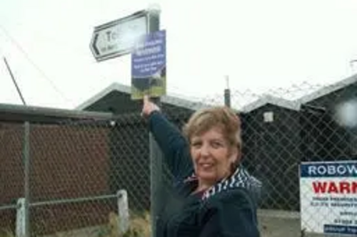 Val Loseby with "No Fouling sign"