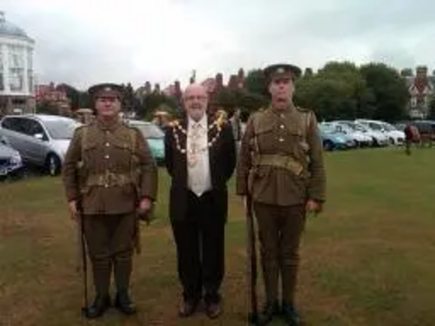 Mayor with WW1 soldiers