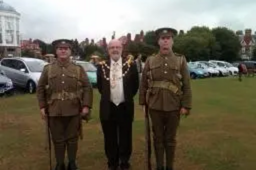 Mayor with WW1 soldiers