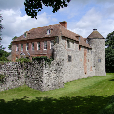 Westenhanger Castle (photo by Ian Knox [CC BY-SA 2.0 (https://creativecommons.org/licenses/by-sa/2.0)])