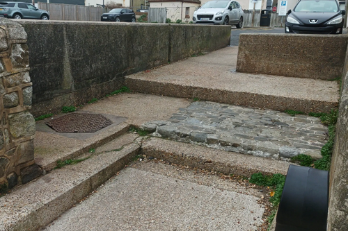 Castle Road Car Park to seafront stepped access