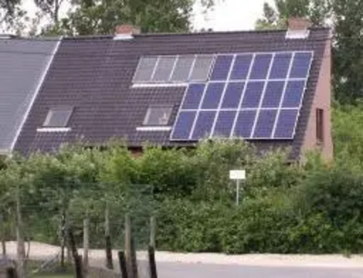 House fitted with thermodynamic and photovoltaic panels