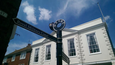 Hythe sign and Town Hall