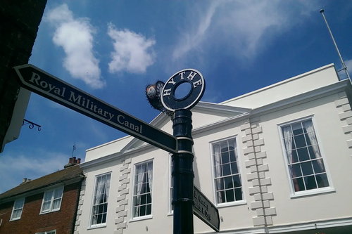 Hythe sign and Town Hall