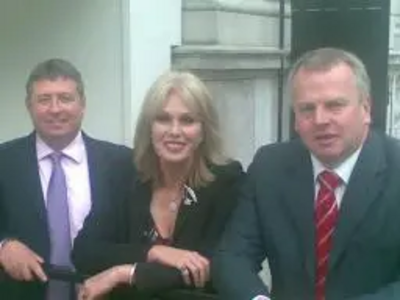 Martin Howe, Joanna Lumley and Peter Carroll outside Downing Street